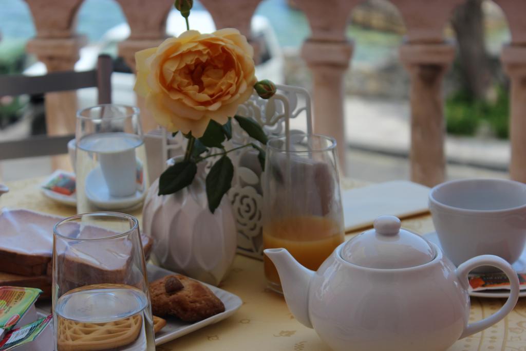 B&B Villa Raineri Giardini-Naxos Buitenkant foto