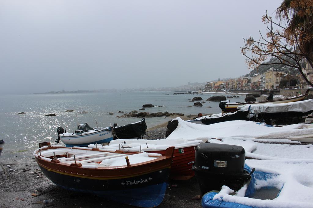 B&B Villa Raineri Giardini-Naxos Buitenkant foto